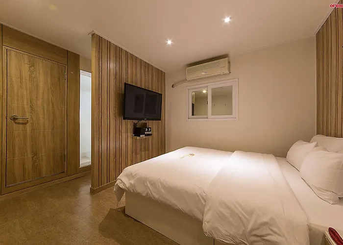 Ez Hotel