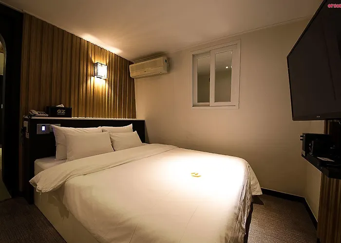 Ez Hotel